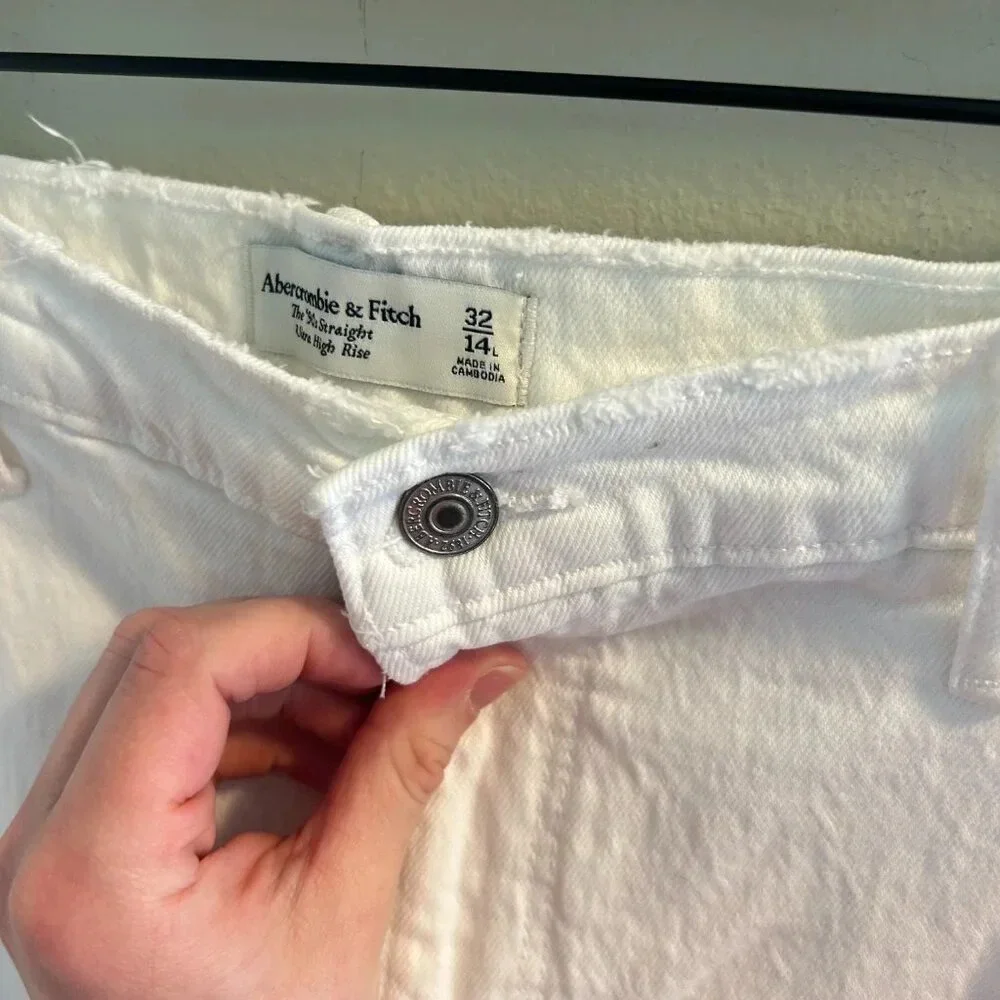 Abercrombie 90s Straight Ultra High Rise White Jeans Womens Size 32 14 Long - Picture 4 of 8